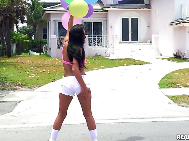 Sexy brunette roller girl Alice Visby makes JMac happy