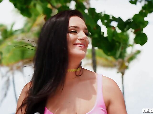 Sexy brunette roller girl Alice Visby makes JMac happy