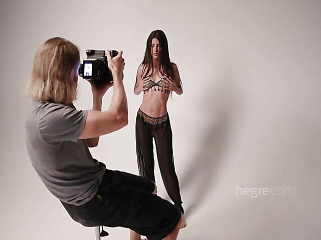 Brown-eyed Venezuelan Hegre Art model Clau BTS