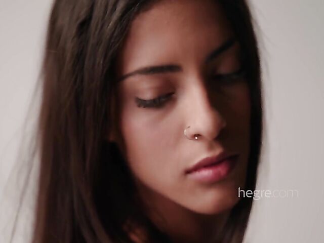 Brown-eyed Venezuelan Hegre Art model Clau BTS