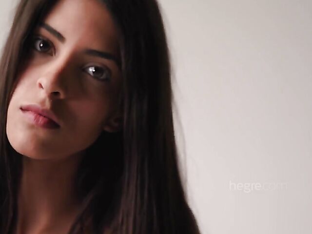 Brown-eyed Venezuelan Hegre Art model Clau BTS