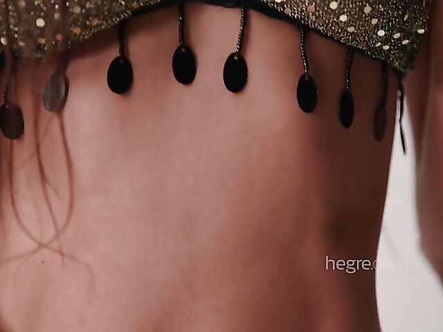 Brown-eyed Venezuelan Hegre Art model Clau BTS