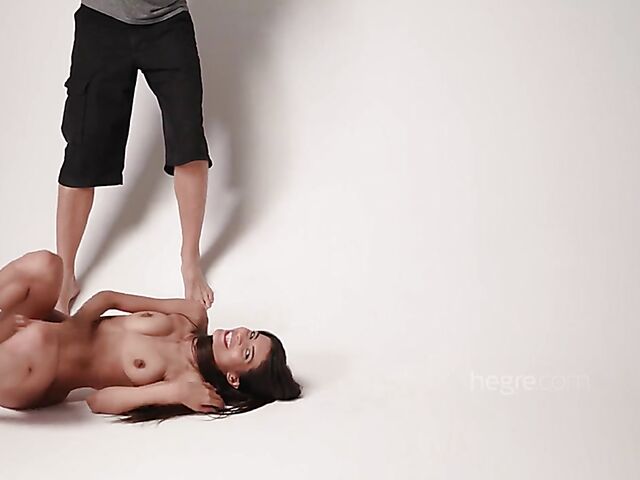 Brown-eyed Venezuelan Hegre Art model Clau BTS