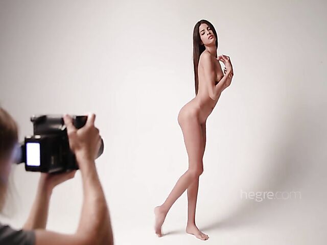 Brown-eyed Venezuelan Hegre Art model Clau BTS