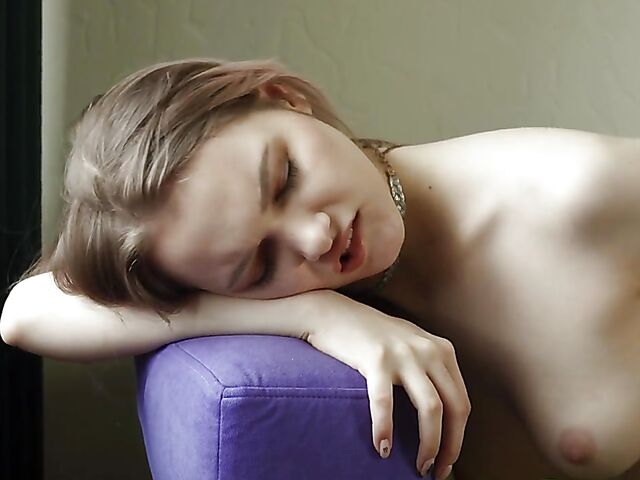 Nicolle - 21-year-old Russian girl solo with her makeup brush