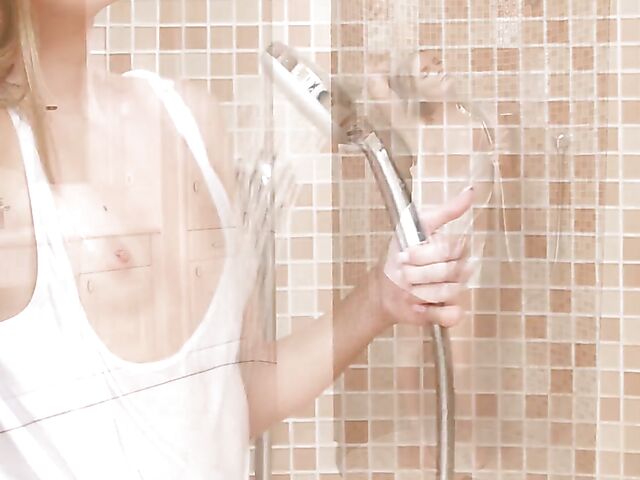 Cayenne Klein - Slim euro MILF shower solo