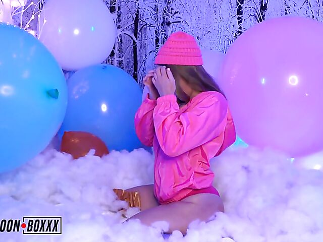 Kenzie Madison - Petite babe with a balloon fetish shaking ass