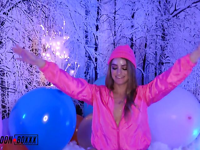 Kenzie Madison - Petite babe with a balloon fetish shaking ass