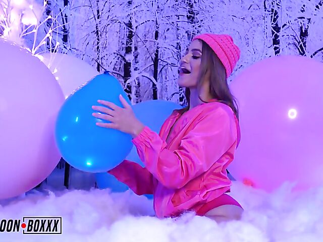 Kenzie Madison - Petite babe with a balloon fetish shaking ass