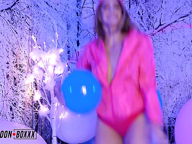 Kenzie Madison - Petite babe with a balloon fetish shaking ass