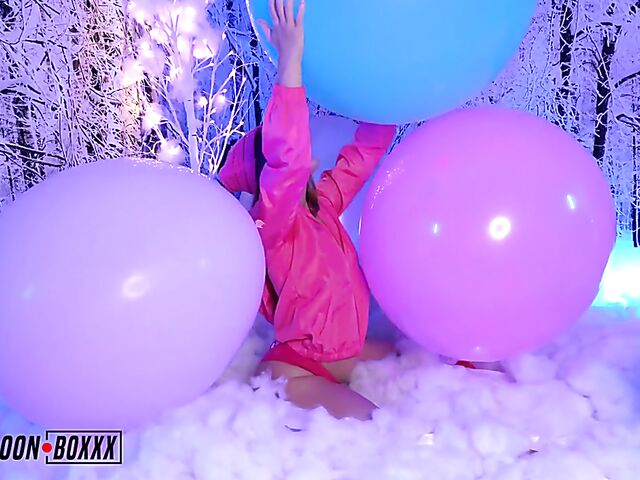 Kenzie Madison - Petite babe with a balloon fetish shaking ass