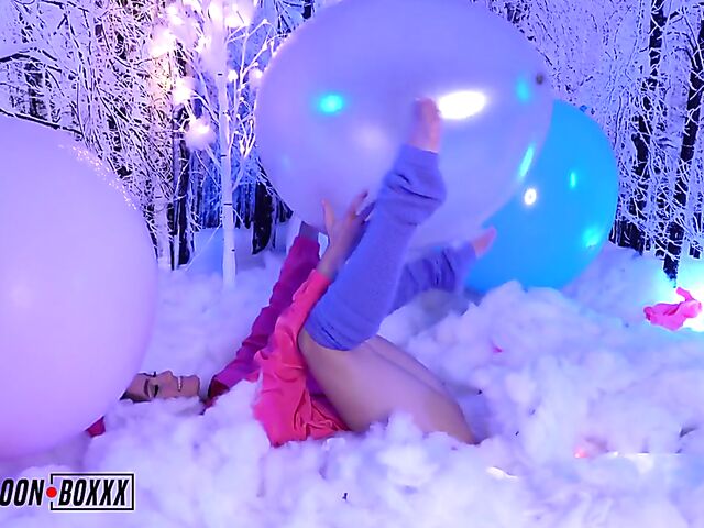 Kenzie Madison - Petite babe with a balloon fetish shaking ass