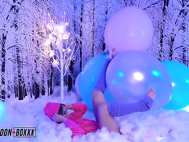 Kenzie Madison - Petite babe with a balloon fetish shaking ass