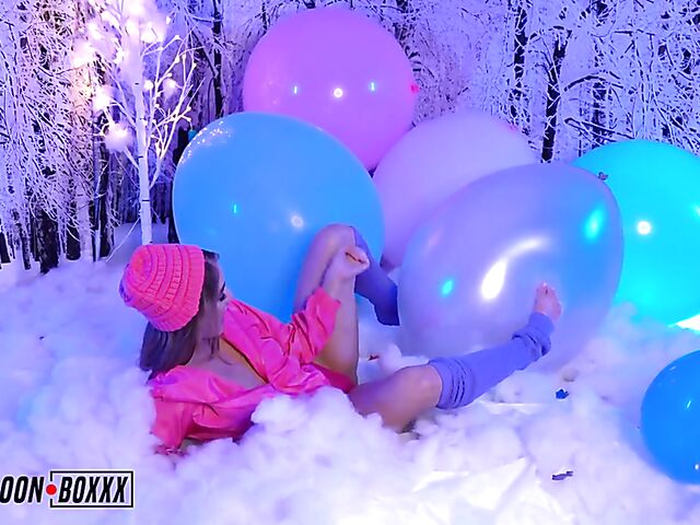 Kenzie Madison - Petite babe with a balloon fetish shaking ass