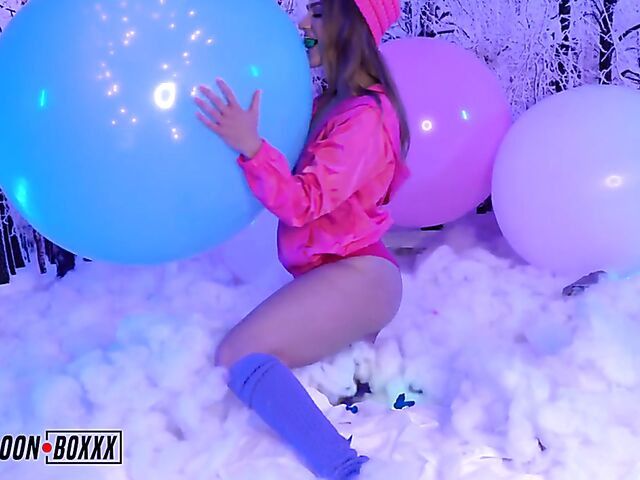 Kenzie Madison - Petite babe with a balloon fetish shaking ass