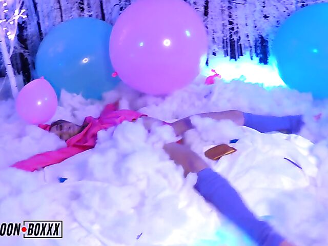 Kenzie Madison - Petite babe with a balloon fetish shaking ass