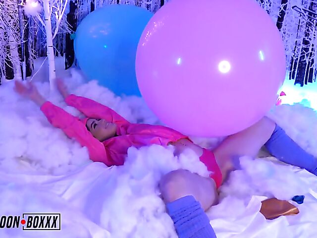 Kenzie Madison - Petite babe with a balloon fetish shaking ass