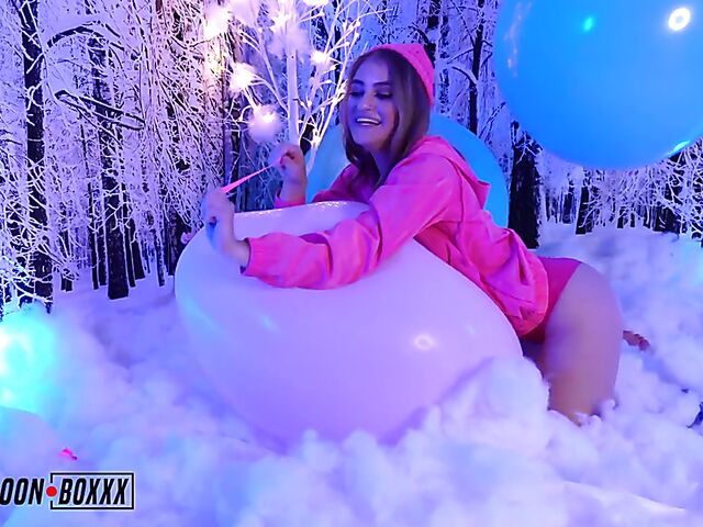 Kenzie Madison - Petite babe with a balloon fetish shaking ass