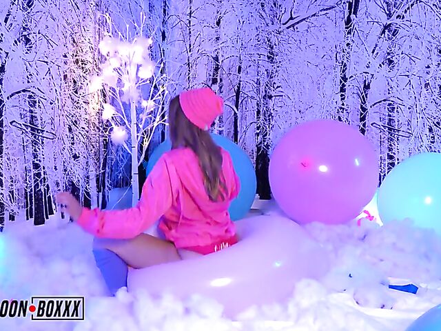Kenzie Madison - Petite babe with a balloon fetish shaking ass