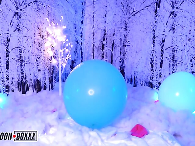 Kenzie Madison - Petite babe with a balloon fetish shaking ass