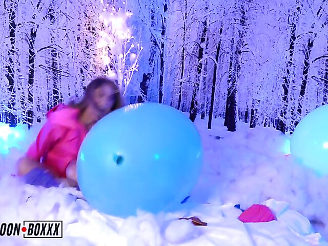Kenzie Madison - Petite babe with a balloon fetish shaking ass