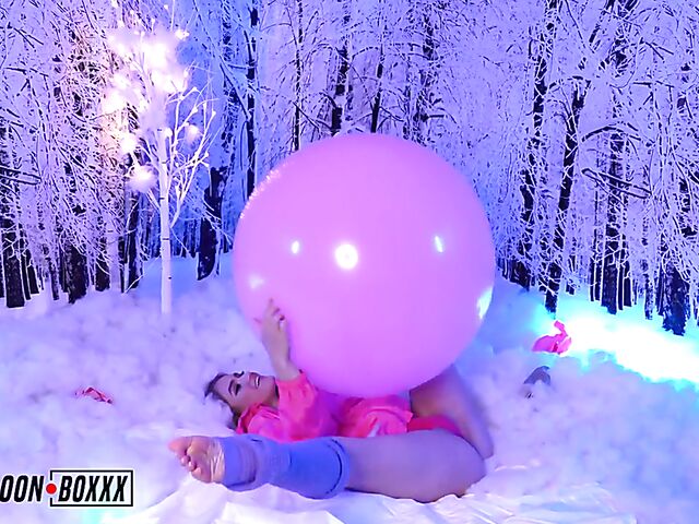 Kenzie Madison - Petite babe with a balloon fetish shaking ass