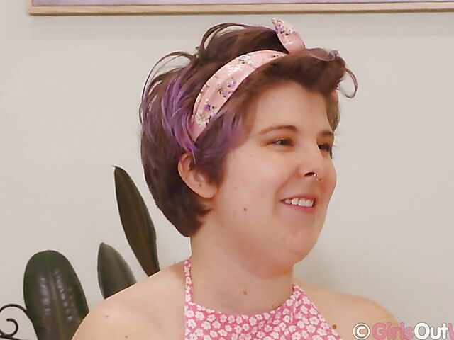 Naked lesbian interview with chubby girlfriends Astrid Love and Zoe Faye