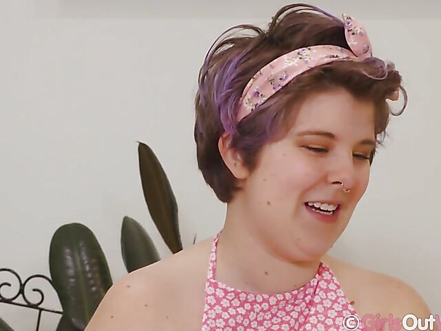 Naked lesbian interview with chubby girlfriends Astrid Love and Zoe Faye