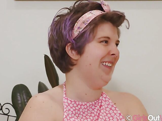 Naked lesbian interview with chubby girlfriends Astrid Love and Zoe Faye