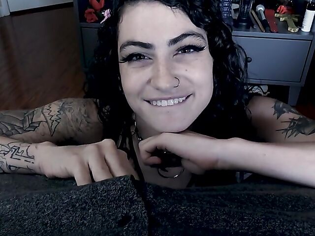 Gothic anal girl Lydia Black takes it in POV