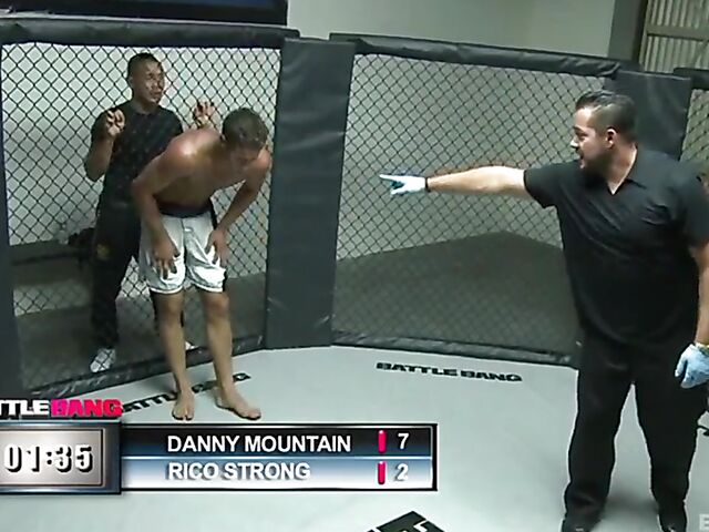 Battle Bang - Winners fuck pornstars Lexi Belle, Isis Love, Kelly Divine and Stacy Adams