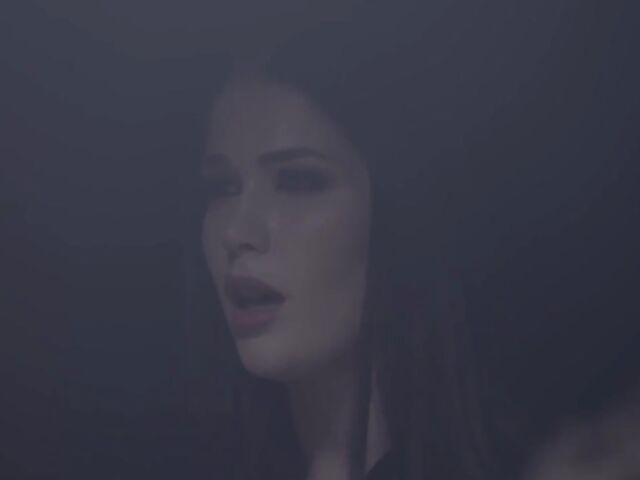 Sweaty sex with thirsty brunette Jane Wilde