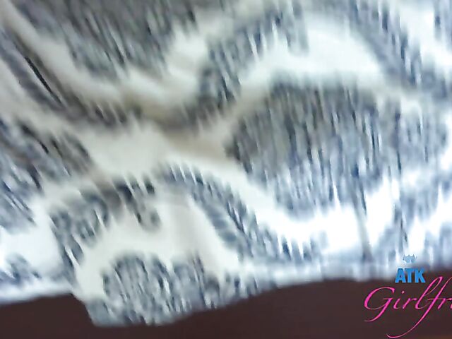 Alicia Reign - Shaved ebony POV period sex