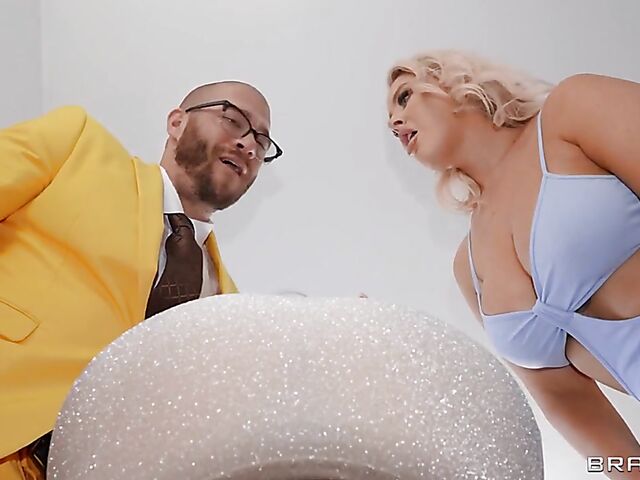 Oyster party is boring but big tit threesome with Tokyo Lynn and Jenna Starr is not