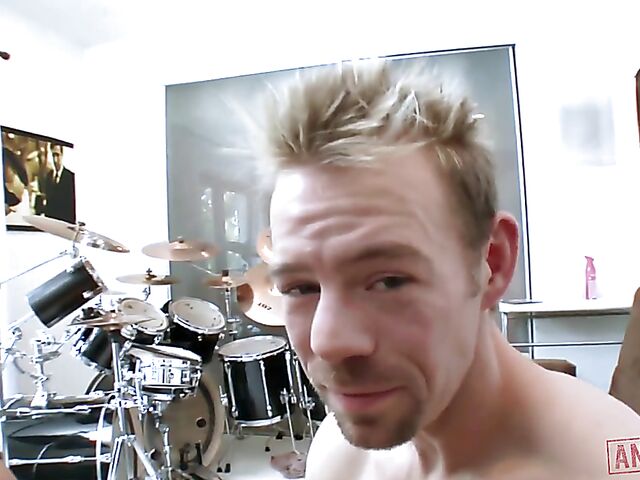 Huge tits MILF pornstar Lisa Ann anal with a lucky dude