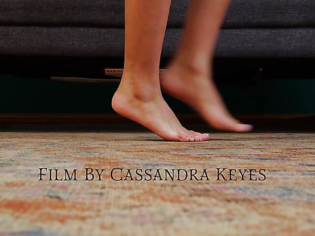 Erotic solo body painting with Daniella Vioti