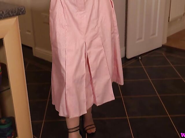 Lola Rae - Cute British nurse's wanking instructions