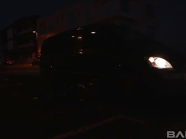 Rough sex at gunpoint with submissive Mia Melone in the dark