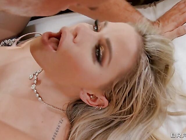 Hot babe in stockings Jessa Rhodes wants Keiran Lee badly