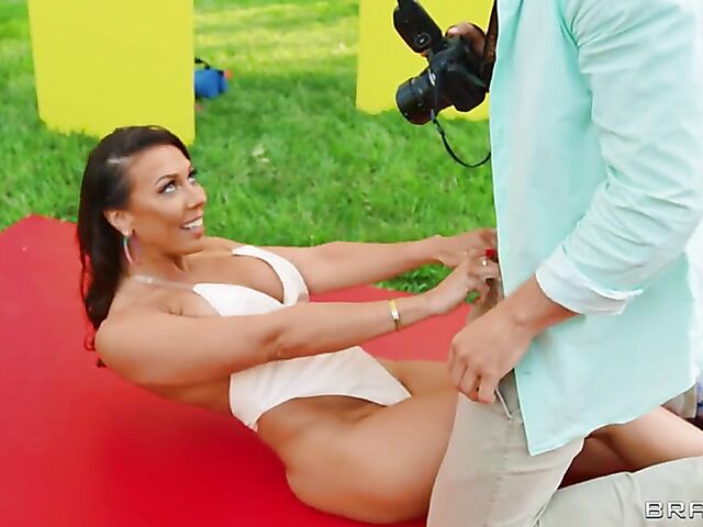 Outdoor sex with smoking hot model Rachel Starr
