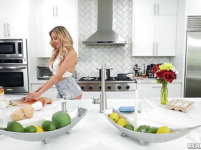 Sneaky kitchen fuck with cheating bombshell Caitlin Bell
