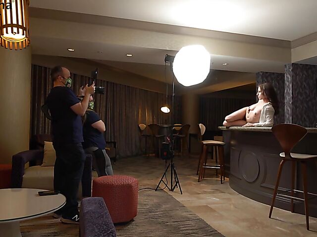 Behind porn shoot with natural pornstar Spencer Bradley