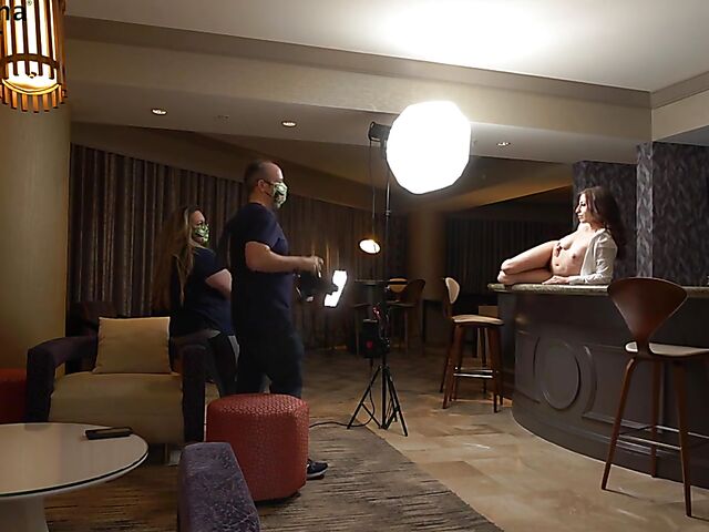 Behind porn shoot with natural pornstar Spencer Bradley