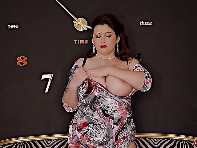 Chubby MILF with big titties Laura Titaphia goes solo in black lingerie