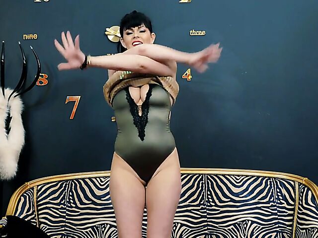 Julia Dranac - MILF solo orgasm with her blue hitachi wand