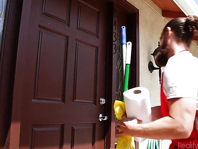 Hot Italian MILF with fake tits Artemisia Love needs help