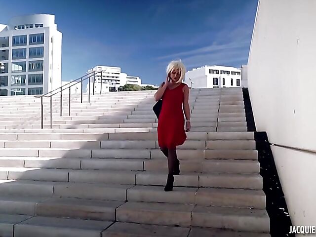 Lingerie fuck in Marseille with 33-year-old blonde french MILF Ambre