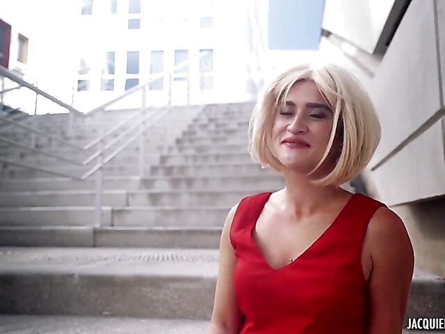 Lingerie fuck in Marseille with 33-year-old blonde french MILF Ambre