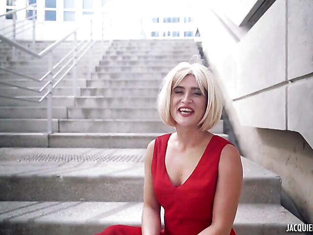 Lingerie fuck in Marseille with 33-year-old blonde french MILF Ambre