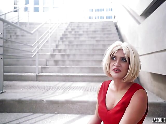 Lingerie fuck in Marseille with 33-year-old blonde french MILF Ambre